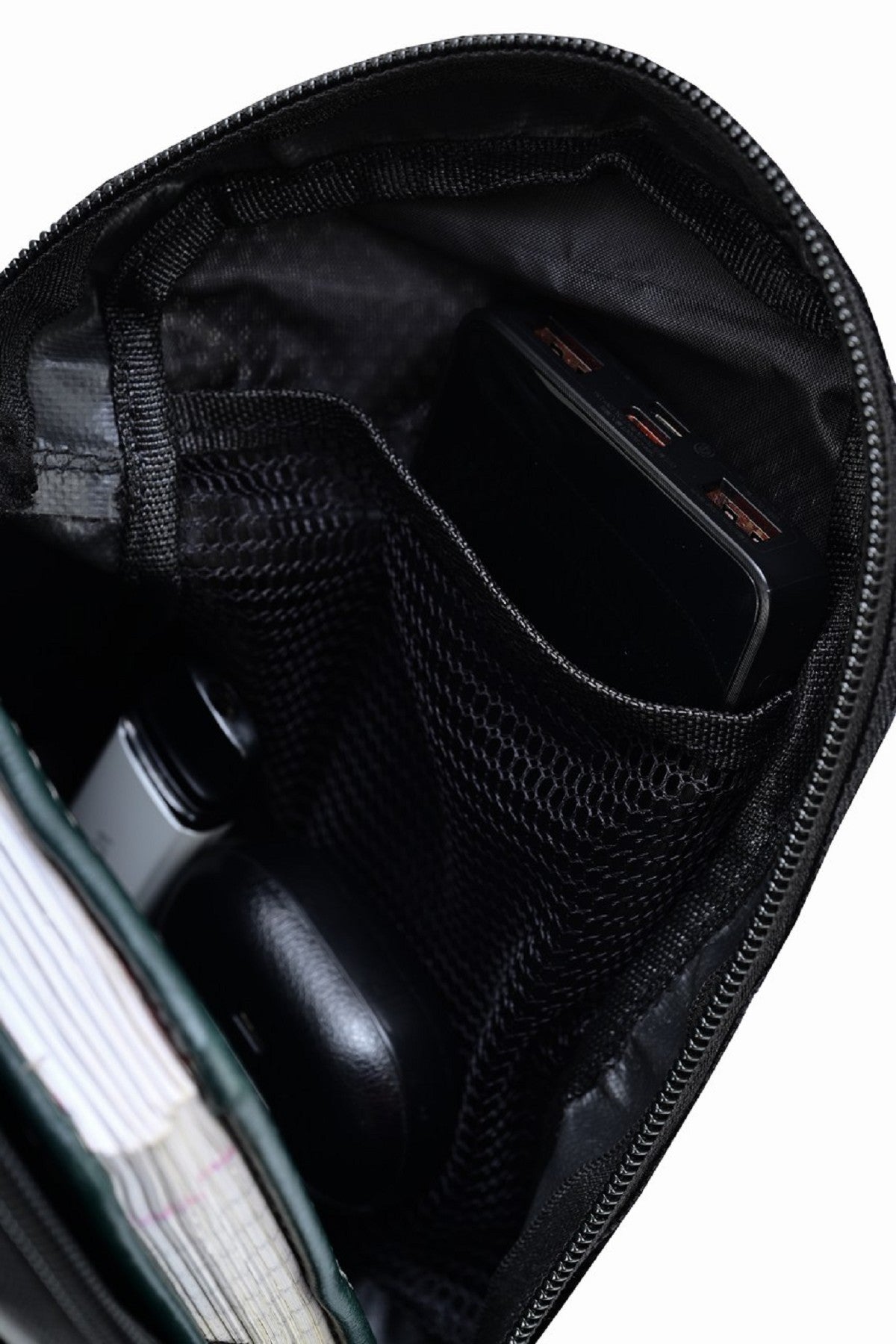 Leg bag, cell phone pack with 2 liter capacity